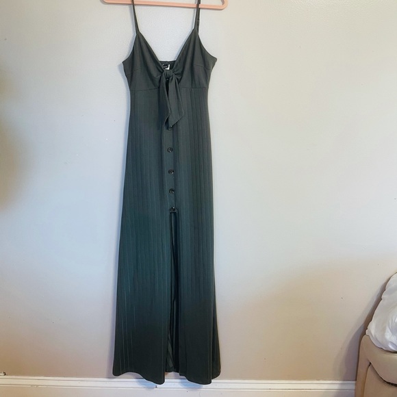 Windsor Dresses & Skirts - Winsor Green Maxi slit Front Dress
